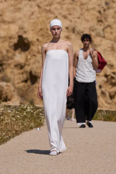 Look 32
